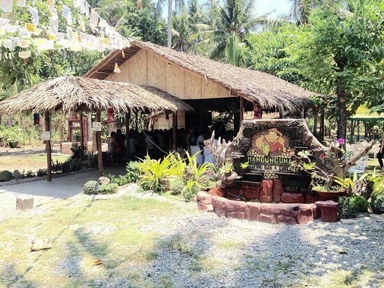 Mangunguna Seafood Bar & Grill